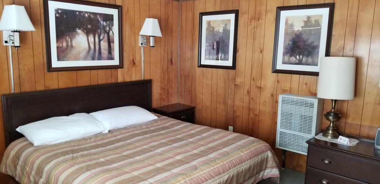The Whispering Elms Motel Baker エクステリア 写真