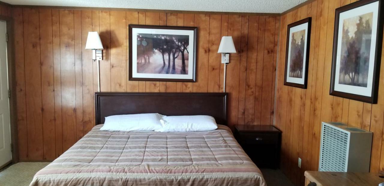The Whispering Elms Motel Baker エクステリア 写真